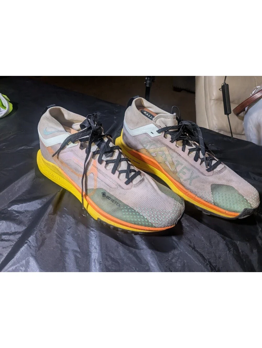 Nike React Pegasus Trail 4 GORE-TEX Men’s Low Top Lace-Up Sneakers Good